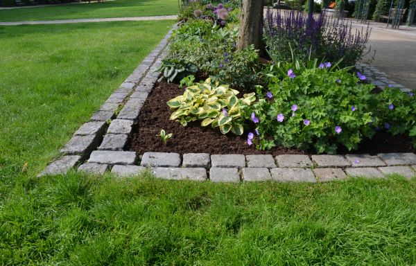 Flower Bed Mulching in Conway